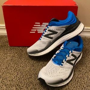 New Balance-men’s running sneakers-NIB